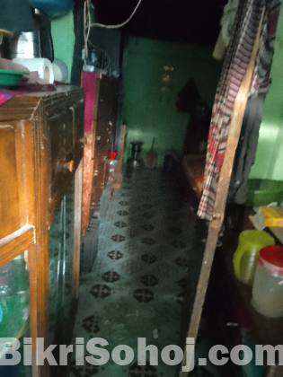 ৪ শতক জায়গা ২টি ঘর ৫টি দোকান